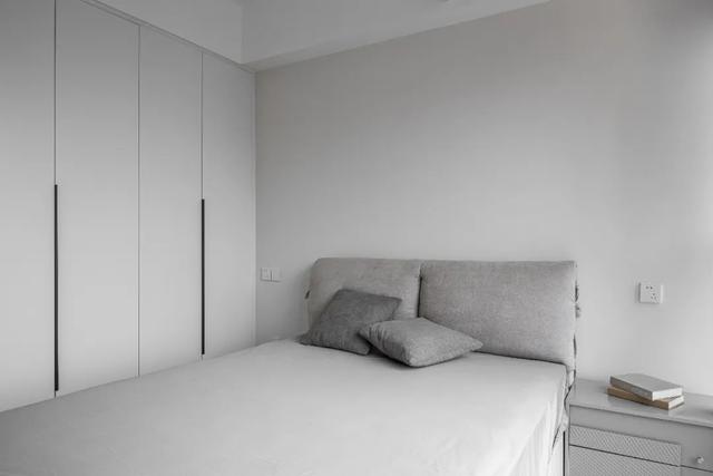 [裝修案例]117平米黑白灰的現(xiàn)代簡(jiǎn)約風(fēng)格 開放式廚房設(shè)計(jì) 純凈舒適的時(shí)尚空間